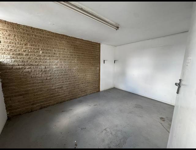 400M² WAREHOUSE TO LET IN ROBERTVILLE
